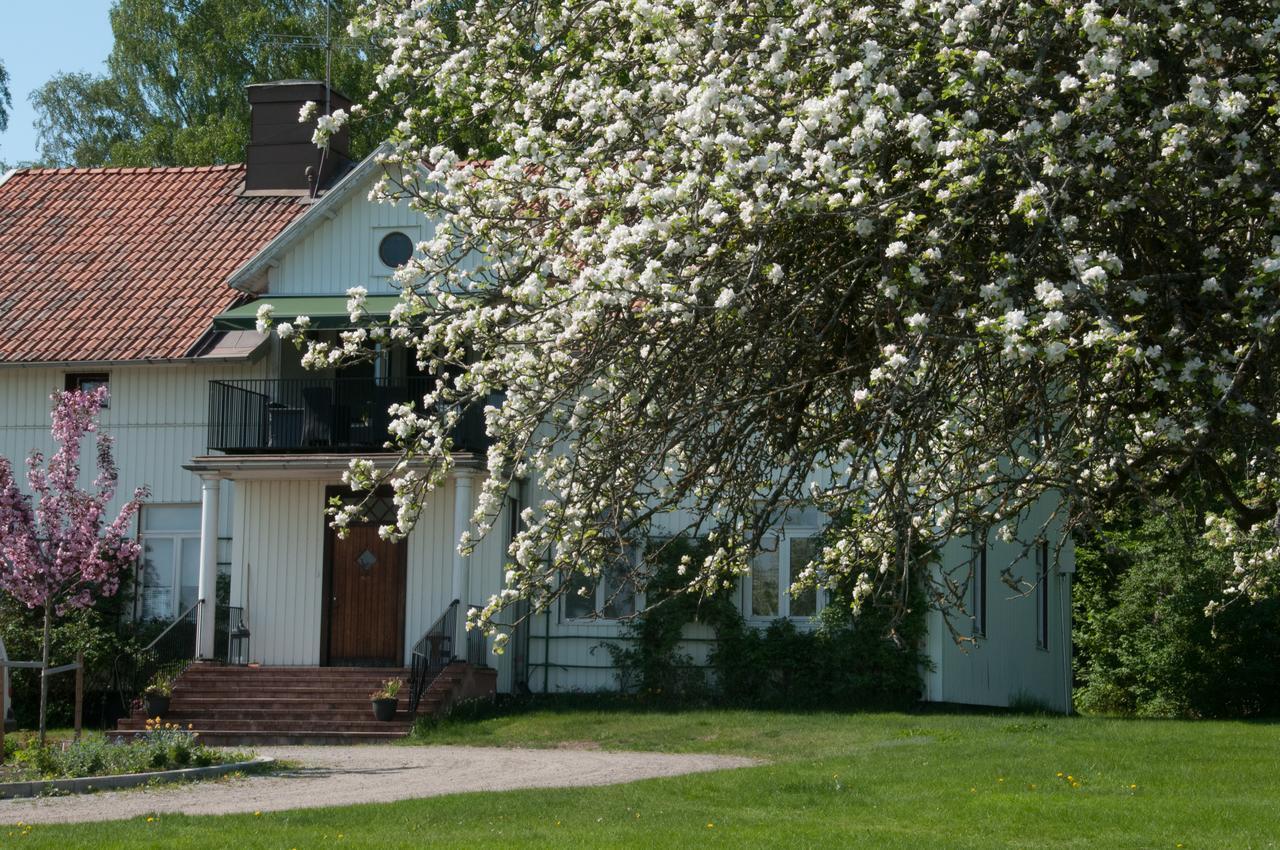 Ekeby I Bro Bed & Breakfast Exterior photo
